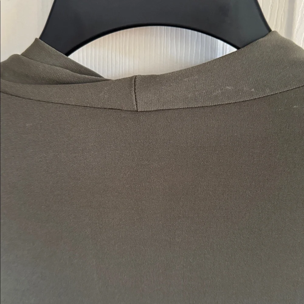 Lane Bryant Deep Olive V-Neck 95% Poly 5% Spandex Wash & Wear Top NWOT - Picture 4 of 4